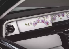 У компанії Rolls-Royce представили унікальний седан Phantom Orchid